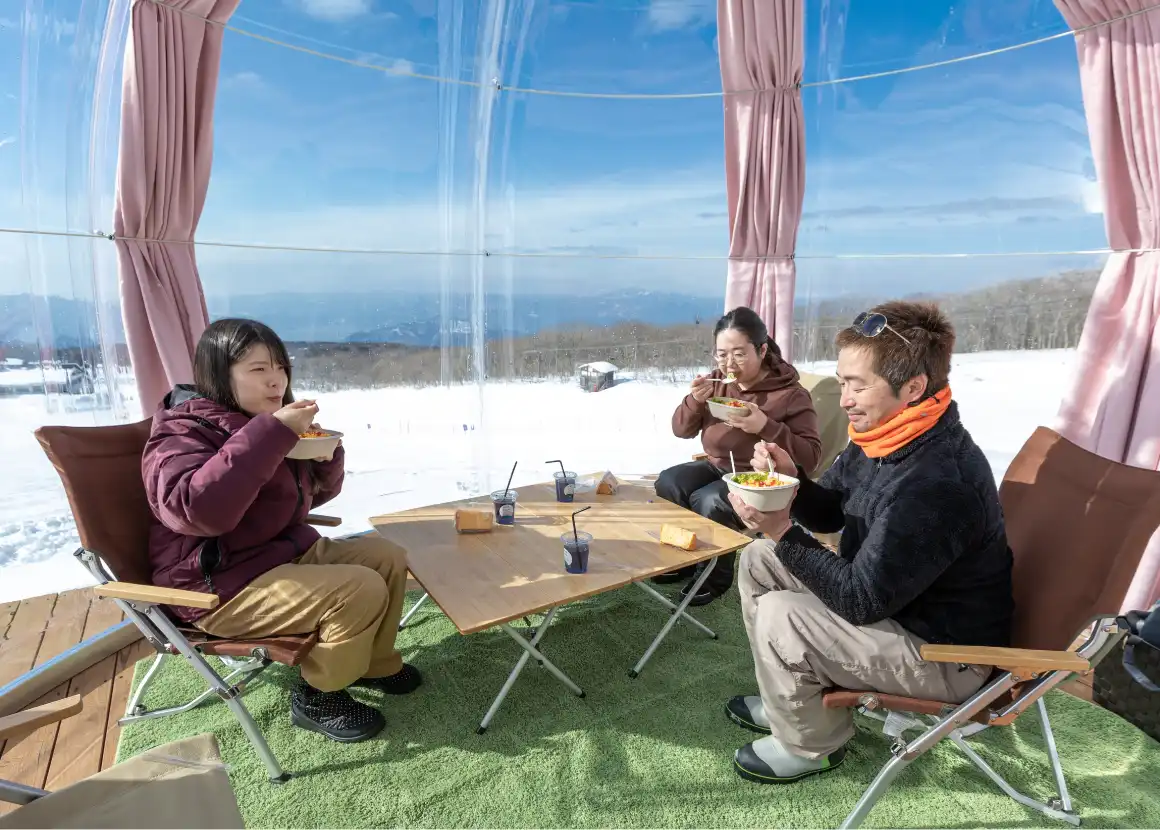 雪原プラベートスカイドーム滞在と雪上バギーで樹氷観賞