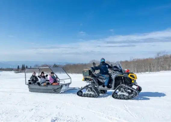 雪原プラベートスカイドーム滞在と雪上バギーで樹氷観賞